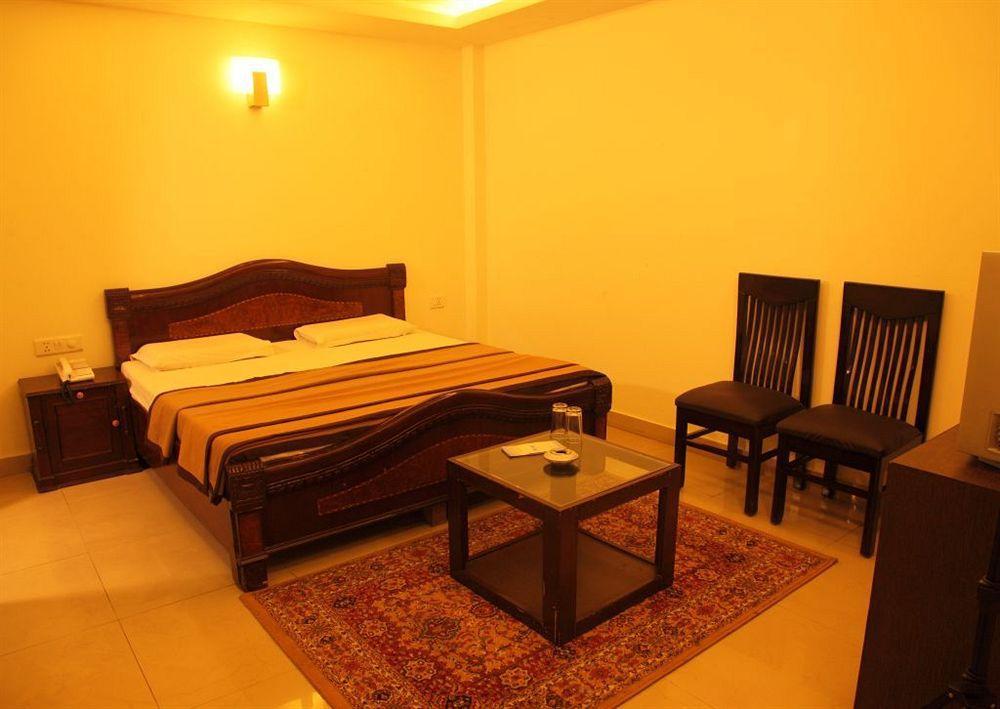 Hotel Lohmod At National Highway 8 - Free Airport Transffer Yeni Delhi Dış mekan fotoğraf