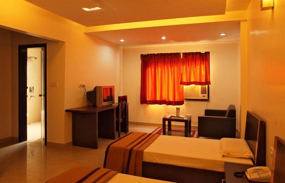 Hotel Lohmod At National Highway 8 - Free Airport Transffer Yeni Delhi Dış mekan fotoğraf