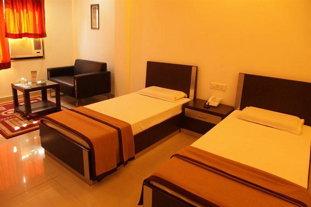Hotel Lohmod At National Highway 8 - Free Airport Transffer Yeni Delhi Dış mekan fotoğraf