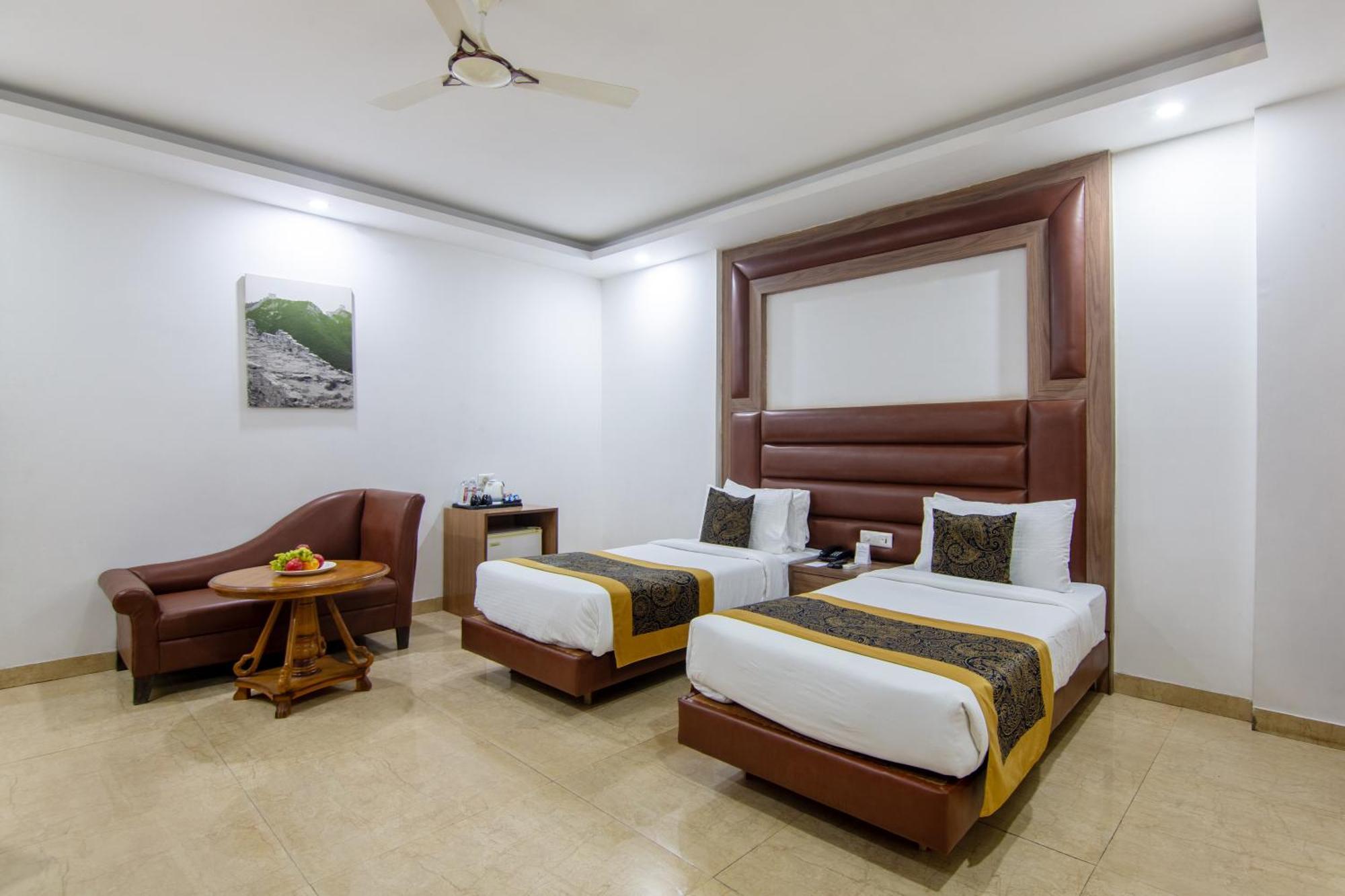 Hotel Lohmod At National Highway 8 - Free Airport Transffer Yeni Delhi Dış mekan fotoğraf