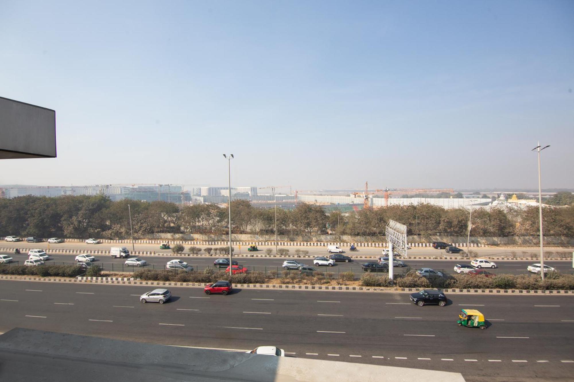 Hotel Lohmod At National Highway 8 - Free Airport Transffer Yeni Delhi Dış mekan fotoğraf