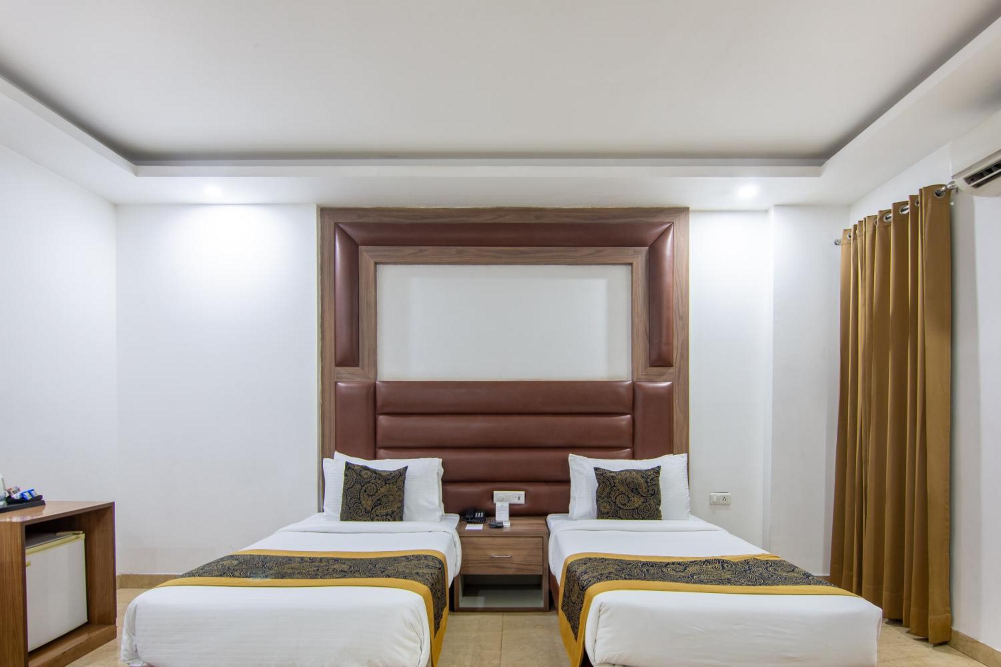 Hotel Lohmod At National Highway 8 - Free Airport Transffer Yeni Delhi Dış mekan fotoğraf