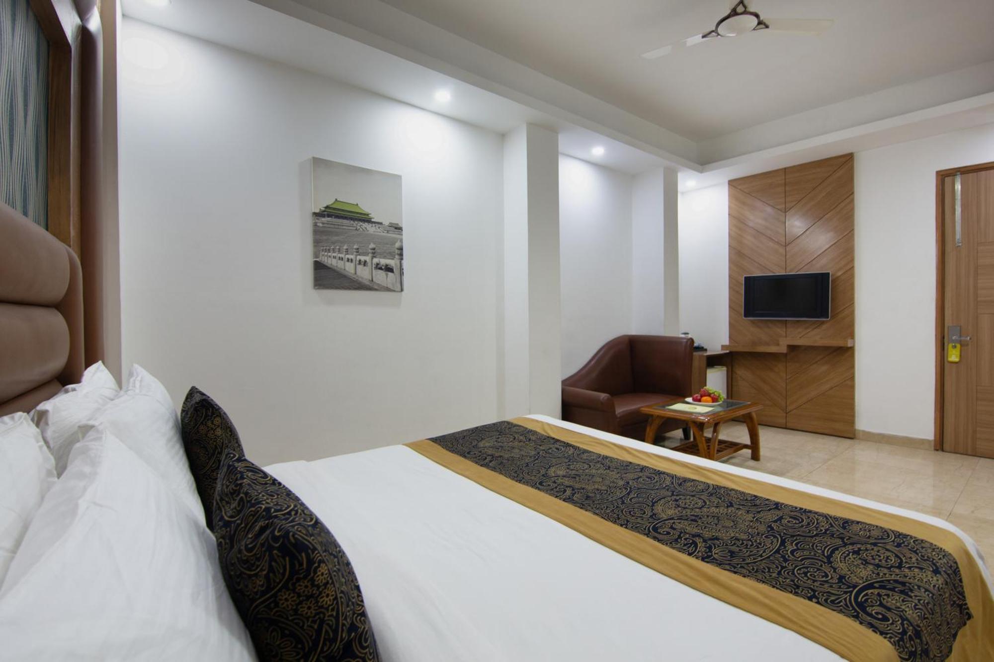Hotel Lohmod At National Highway 8 - Free Airport Transffer Yeni Delhi Dış mekan fotoğraf