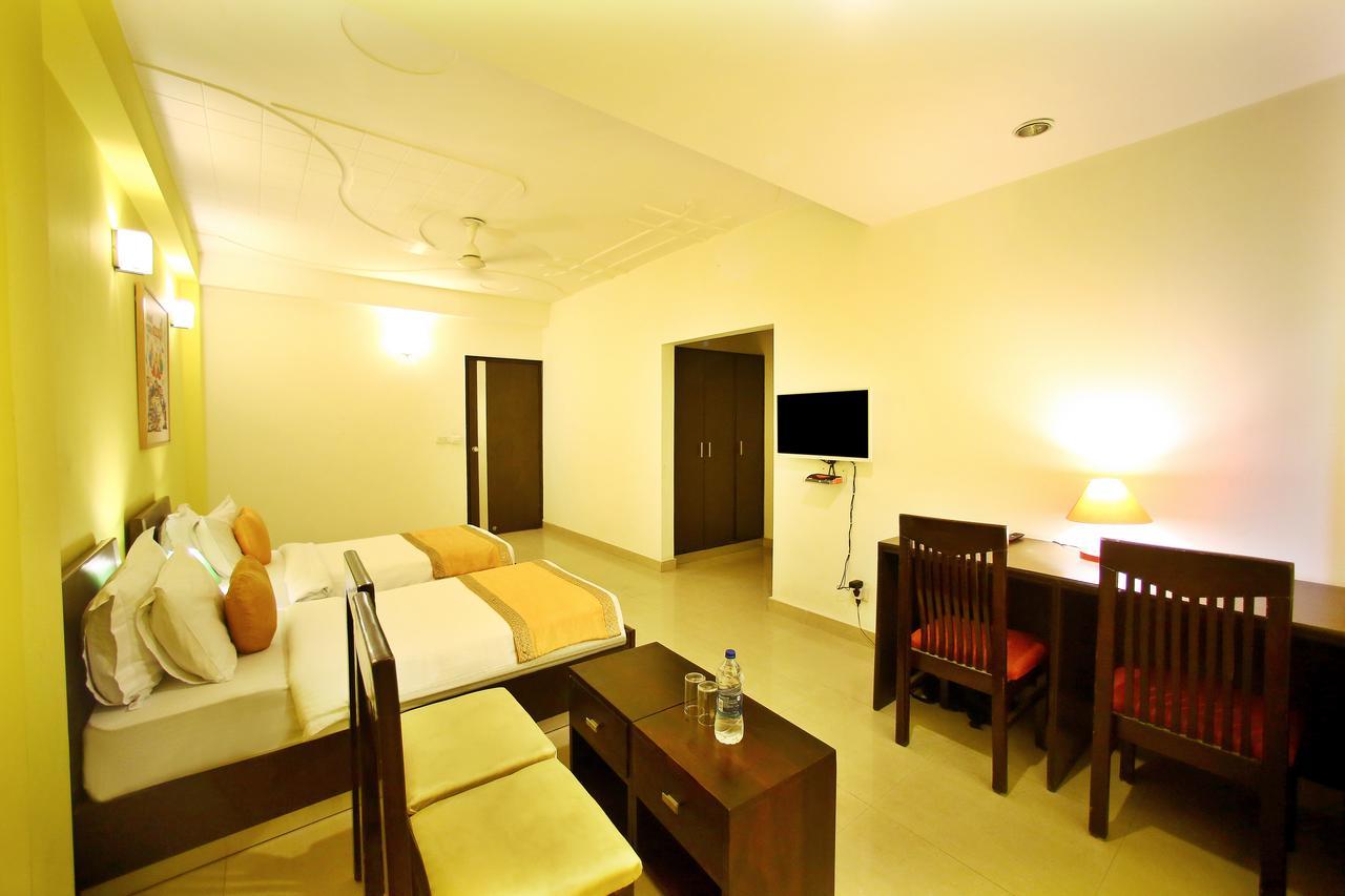 Hotel Lohmod At National Highway 8 - Free Airport Transffer Yeni Delhi Dış mekan fotoğraf