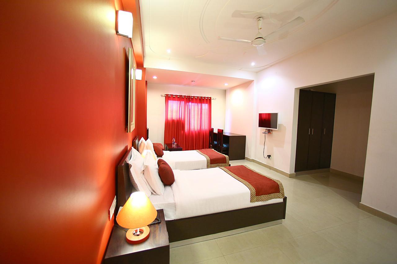 Hotel Lohmod At National Highway 8 - Free Airport Transffer Yeni Delhi Dış mekan fotoğraf