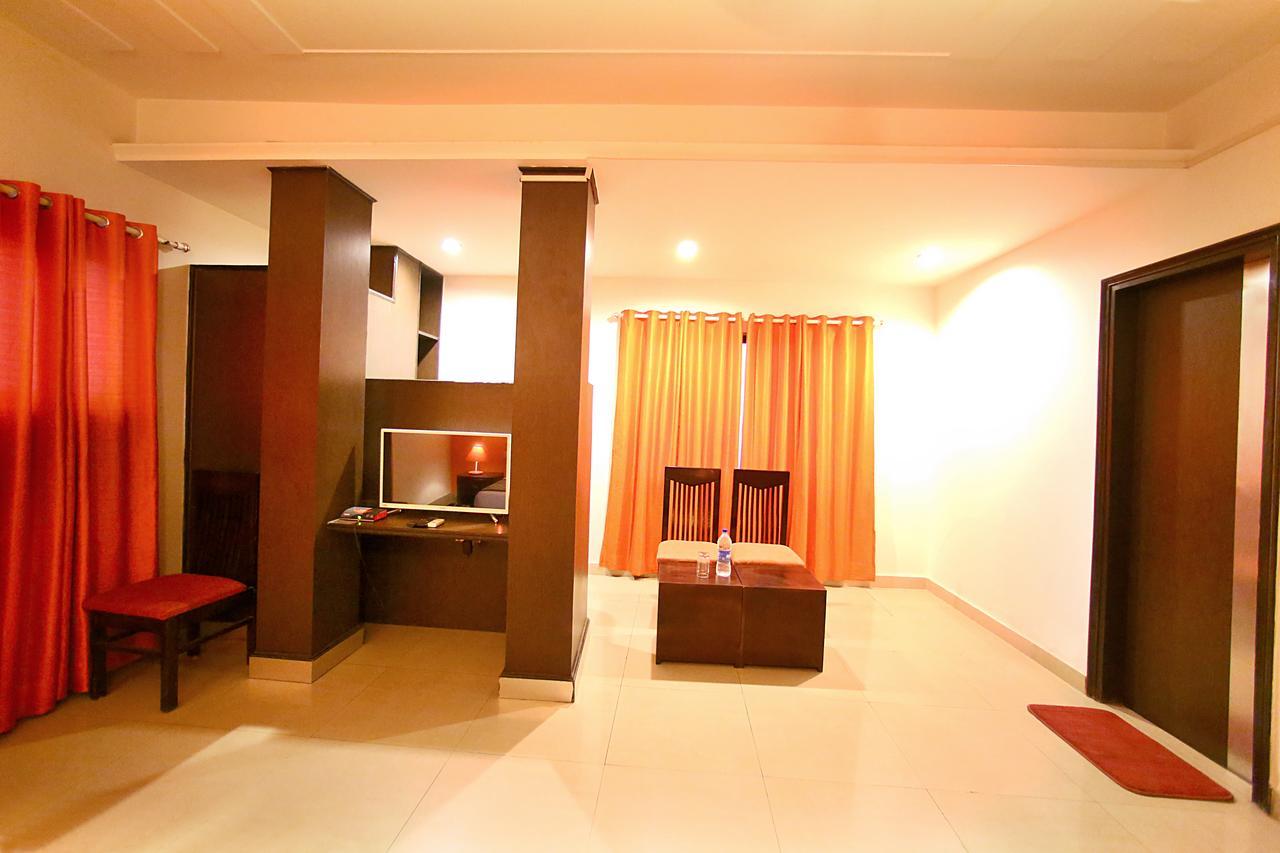 Hotel Lohmod At National Highway 8 - Free Airport Transffer Yeni Delhi Dış mekan fotoğraf