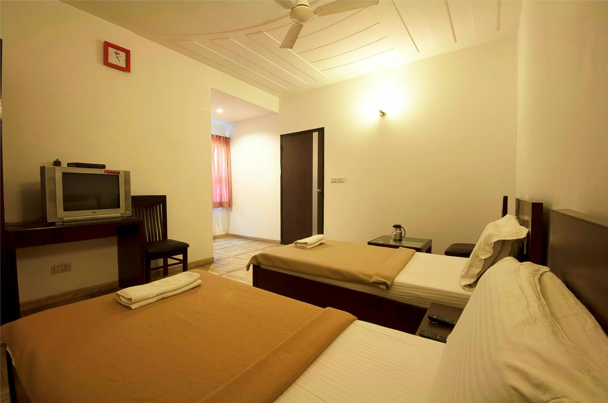 Hotel Lohmod At National Highway 8 - Free Airport Transffer Yeni Delhi Dış mekan fotoğraf