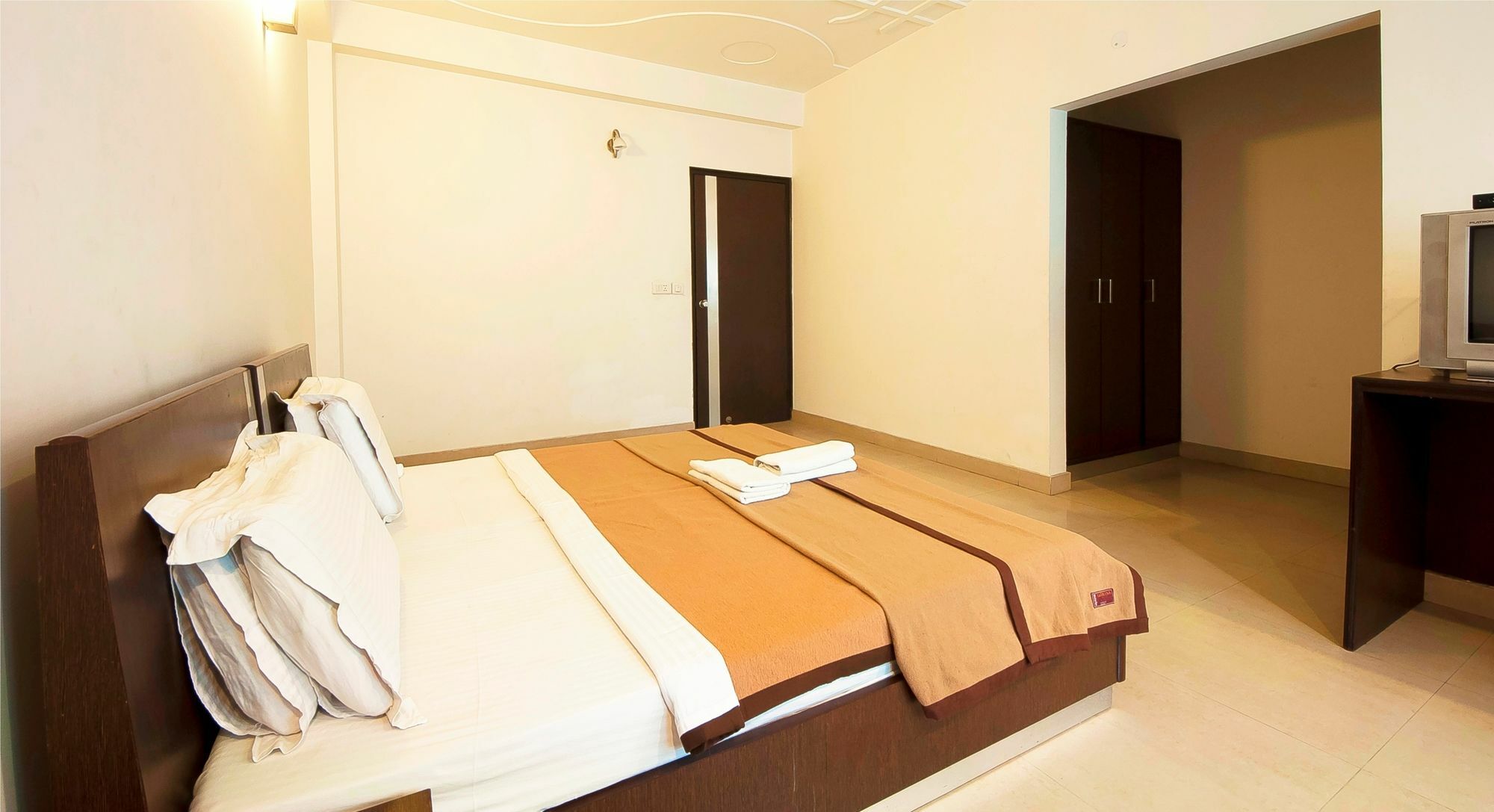 Hotel Lohmod At National Highway 8 - Free Airport Transffer Yeni Delhi Dış mekan fotoğraf
