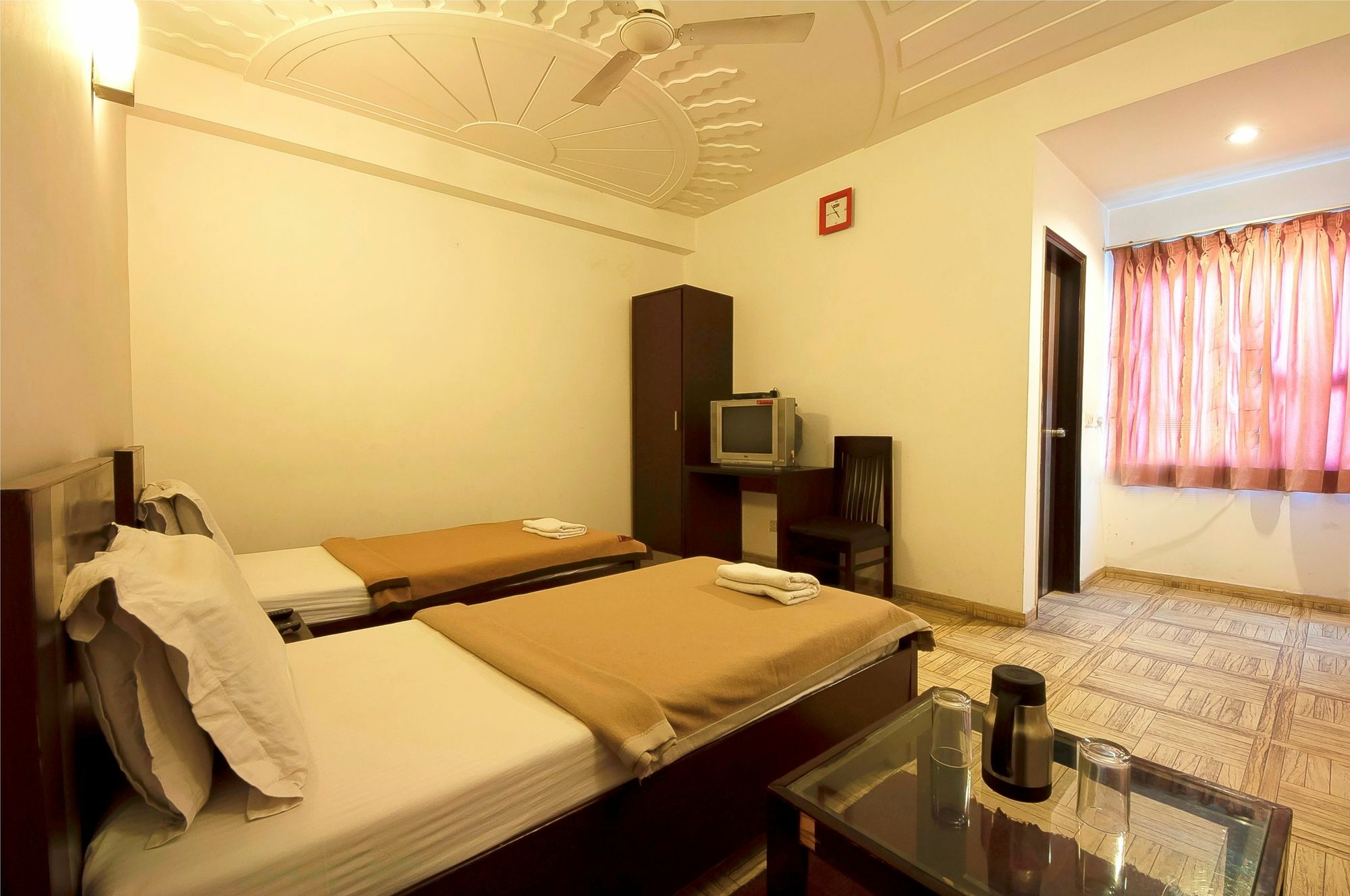 Hotel Lohmod At National Highway 8 - Free Airport Transffer Yeni Delhi Dış mekan fotoğraf